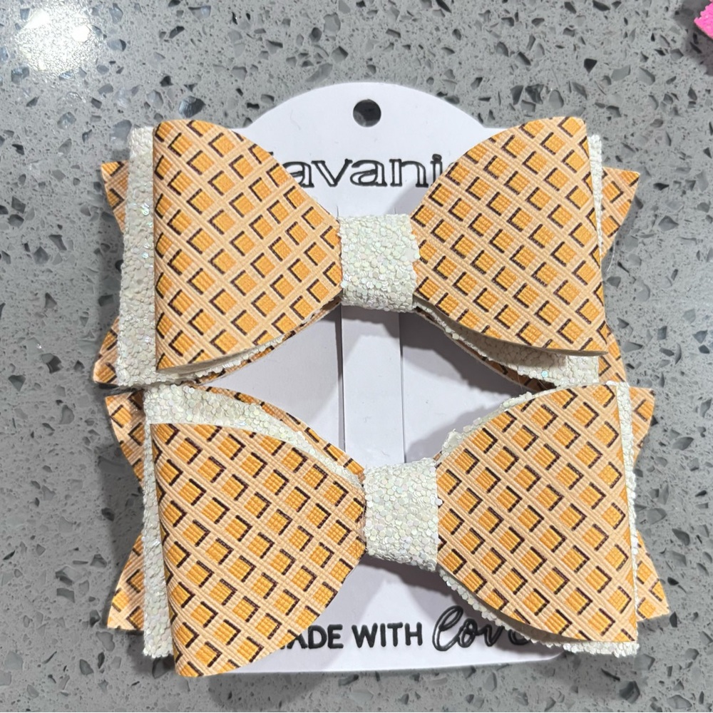 Avanti Kids Checkered Orange and Cream Bow Set
